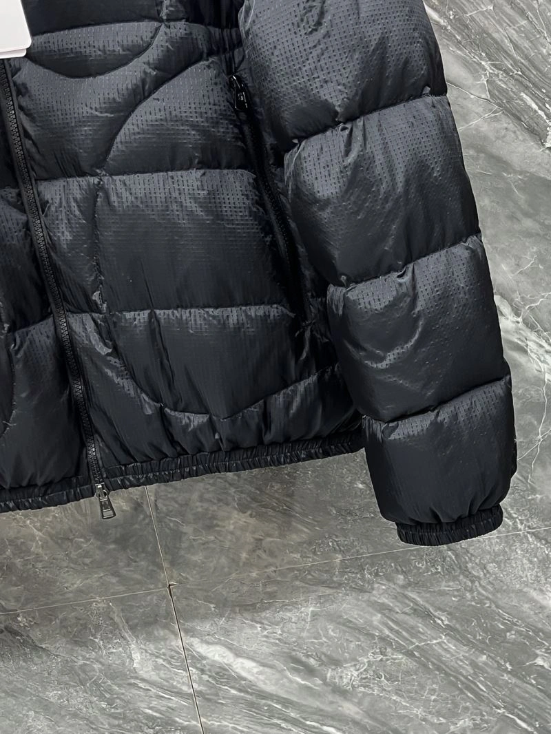 Sporty Moncler Down Jackets 144821