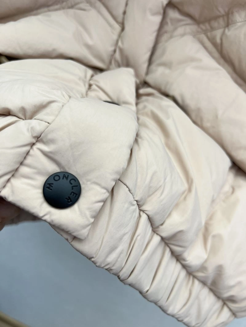 Moncler Down Jackets EyeCatching 144813