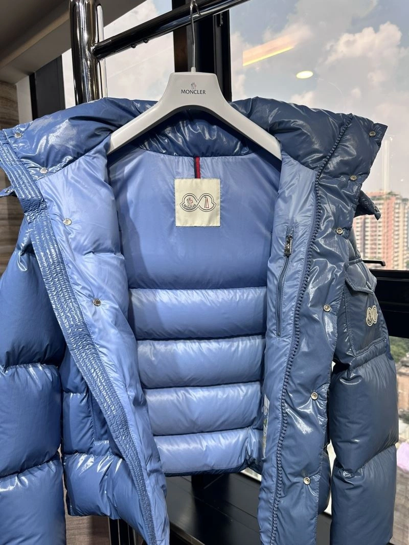 Sporty Moncler Down Jackets 144789