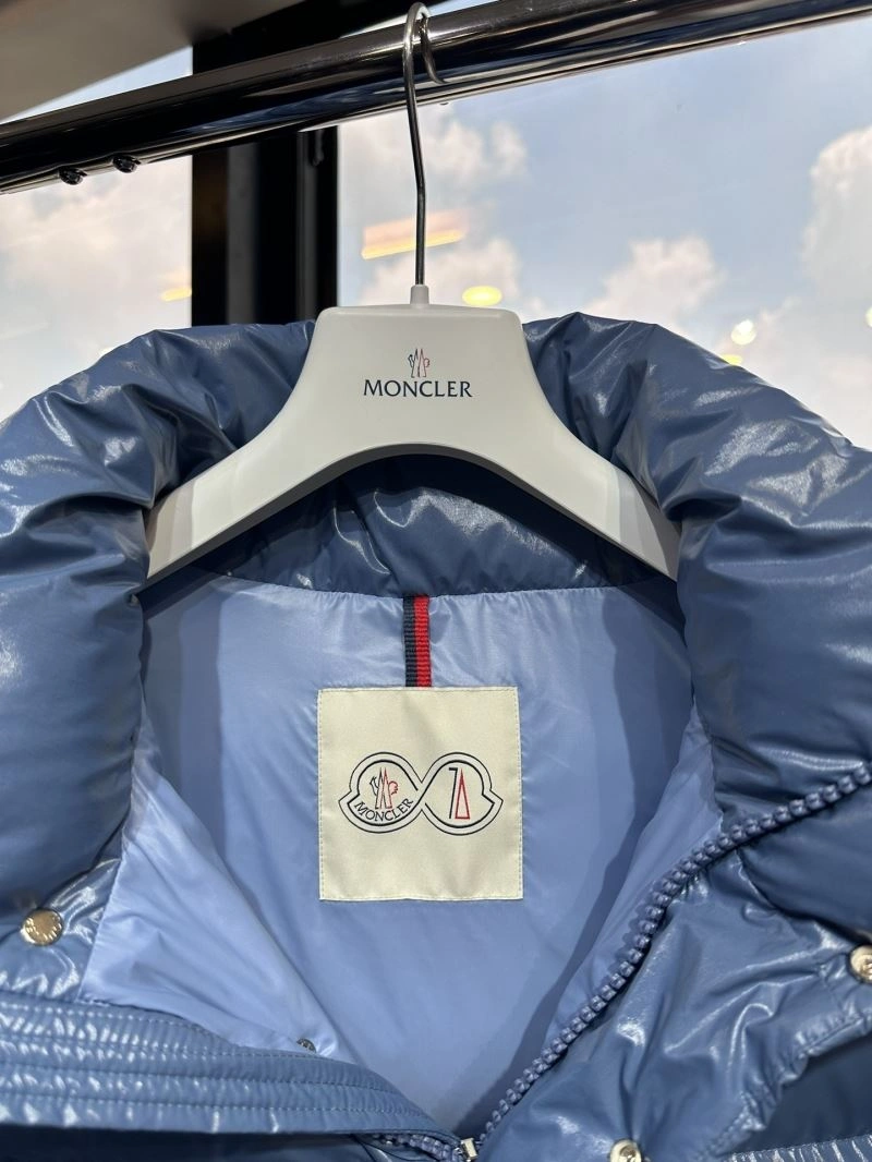 Sporty Moncler Down Jackets 144789