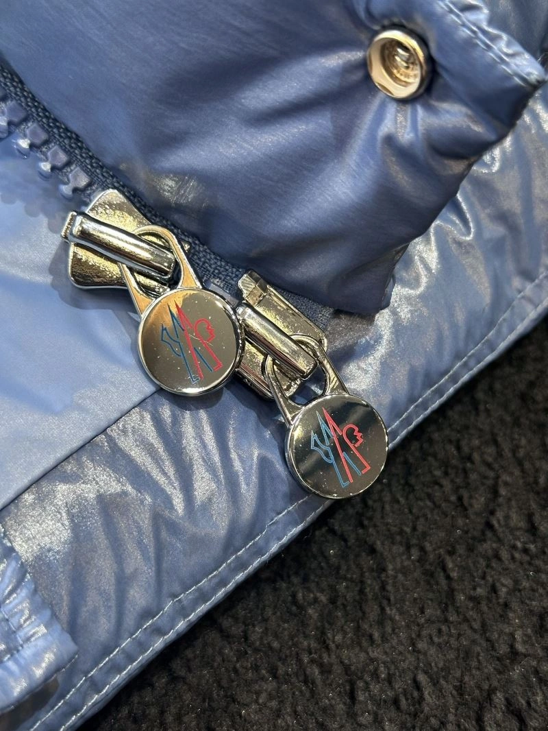 Sporty Moncler Down Jackets 144789
