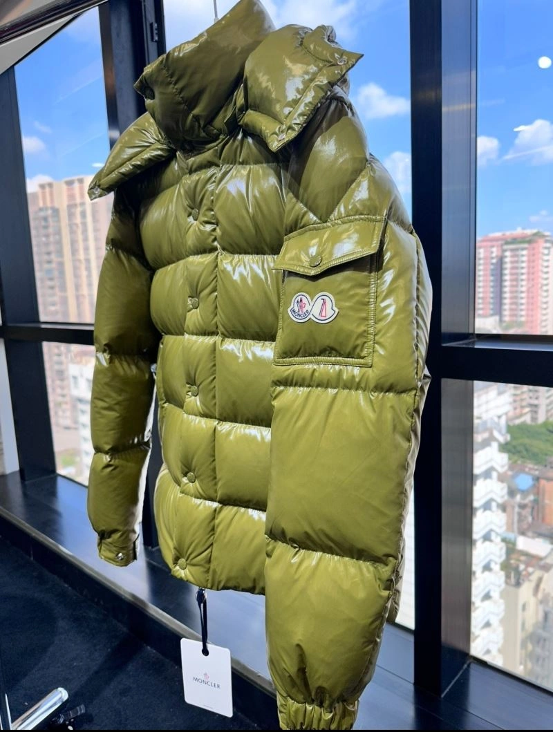 Sleek Moncler Down Jackets 139569