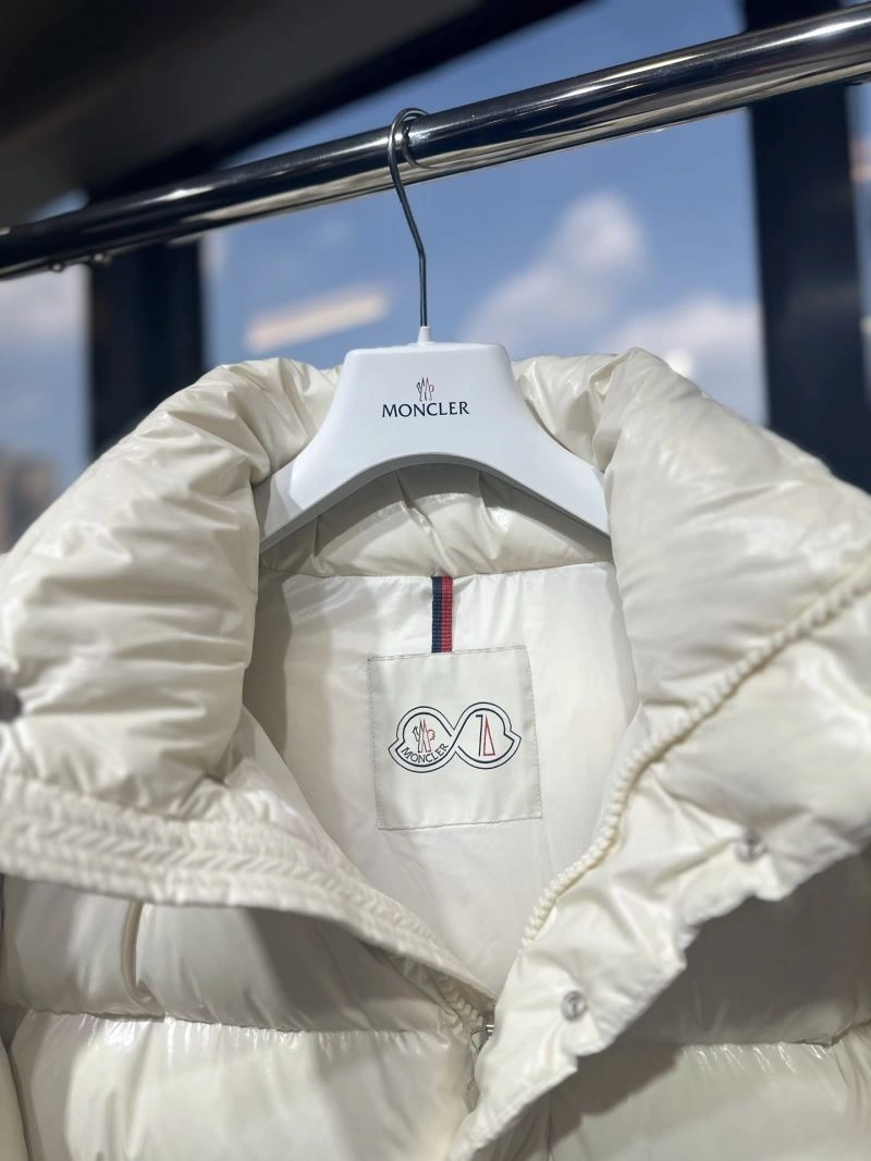 Snug Moncler Down Jackets 144797