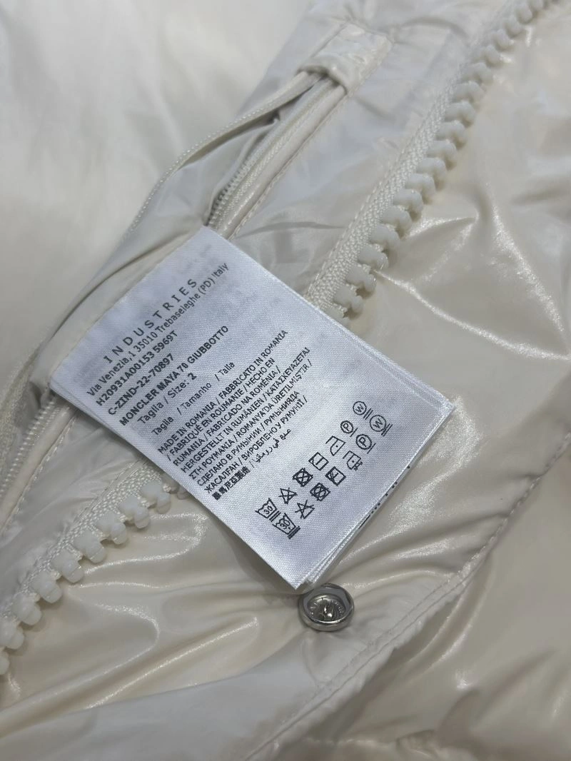 Snug Moncler Down Jackets 144797