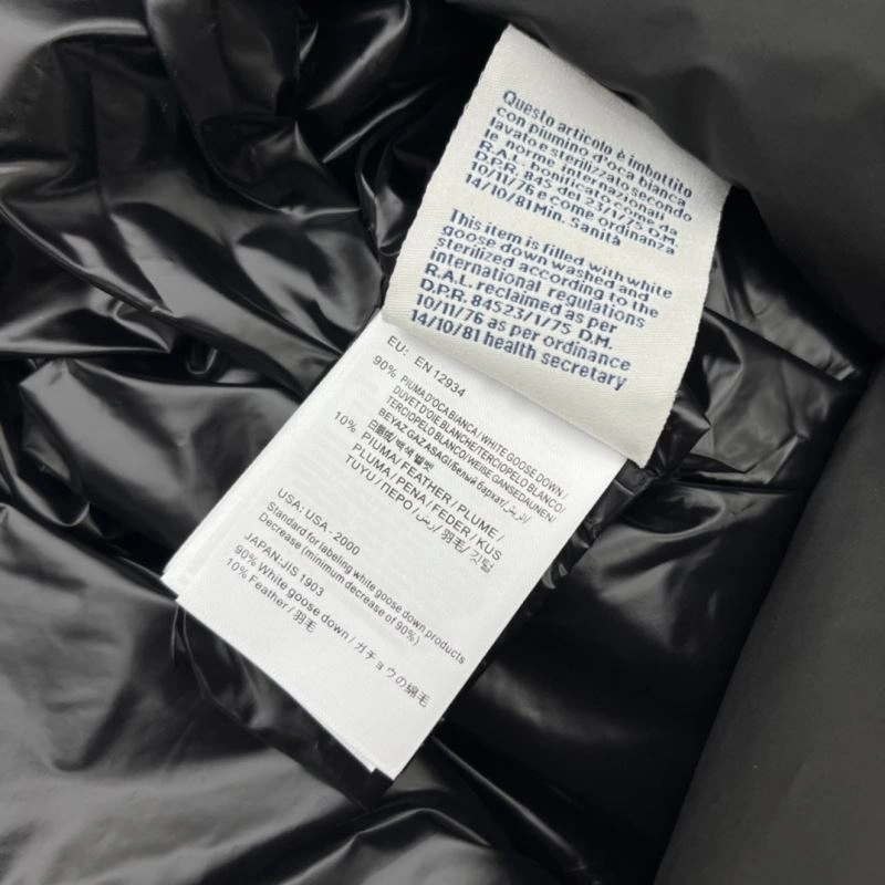 Moncler Down Jackets Classic 144783