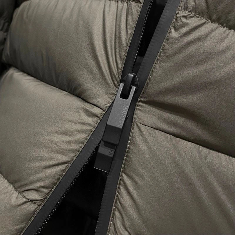 Moncler Down Jackets Flexible 144784