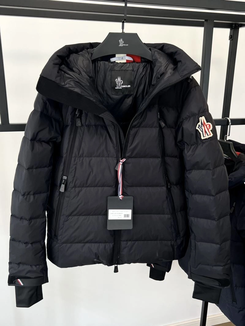 Moncler Down Jackets OnTrend 144777