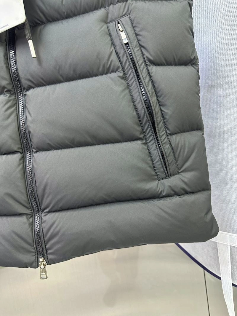 Moncler Down Jackets Durable 144738