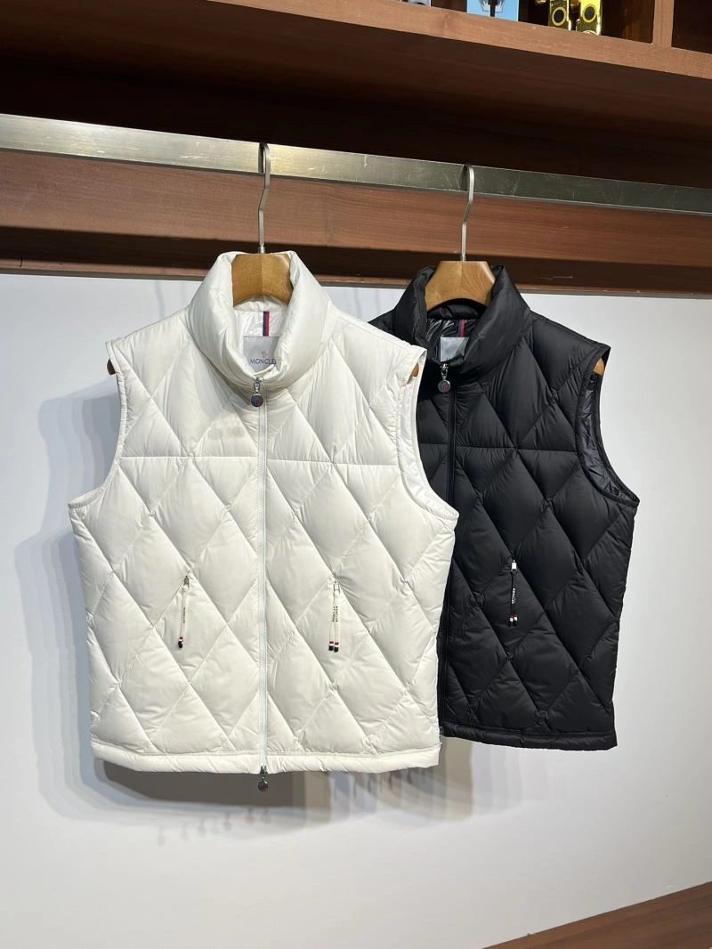 Moncler Down Jackets Sleek 144737