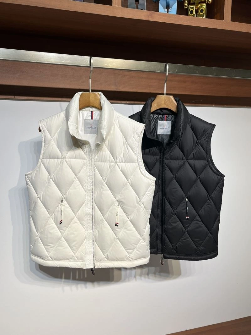 Moncler Down Jackets Sleek 144737