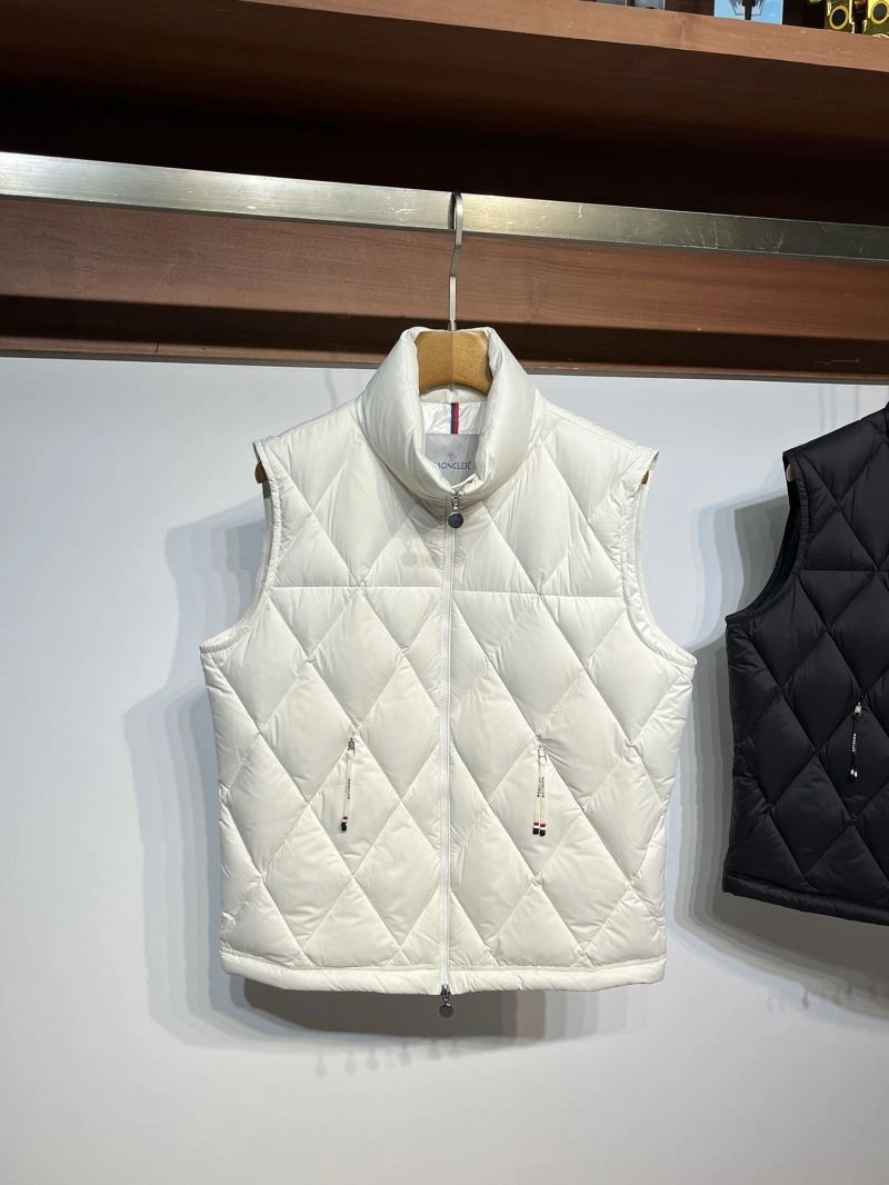 Moncler Down Jackets Sleek 144737