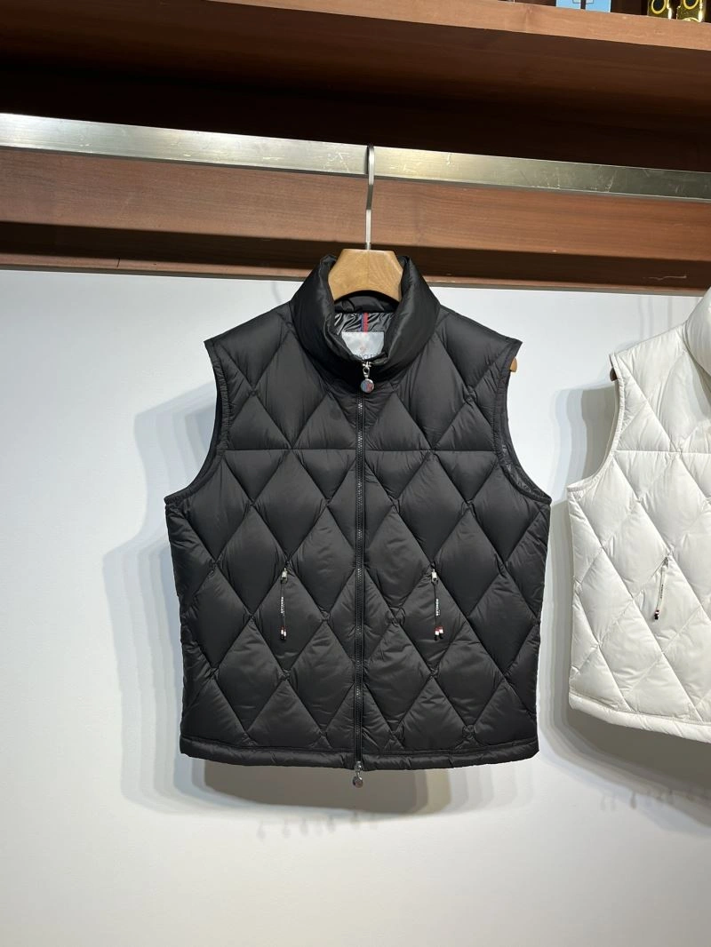 Moncler Down Jackets Sleek 144737