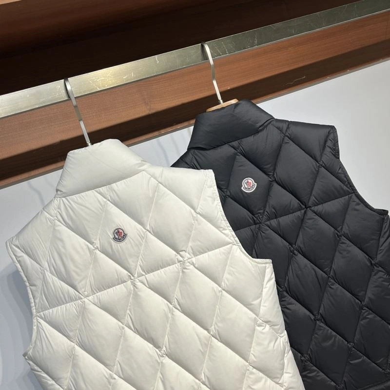 Moncler Down Jackets Sleek 144737