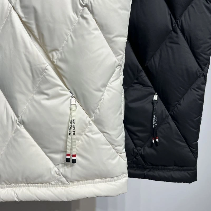 Moncler Down Jackets Sleek 144737