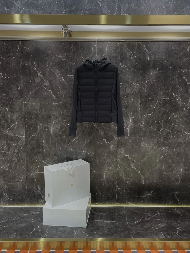 Sporty Moncler Down Jackets 144652