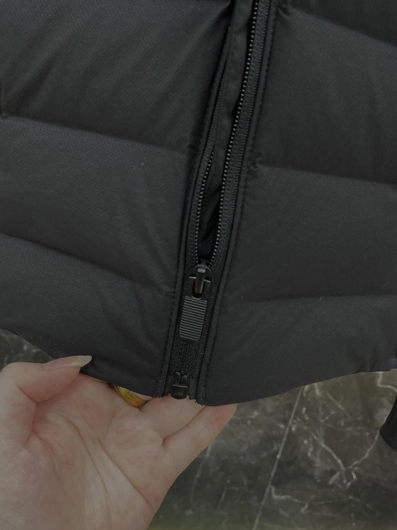 Sporty Moncler Down Jackets 144652