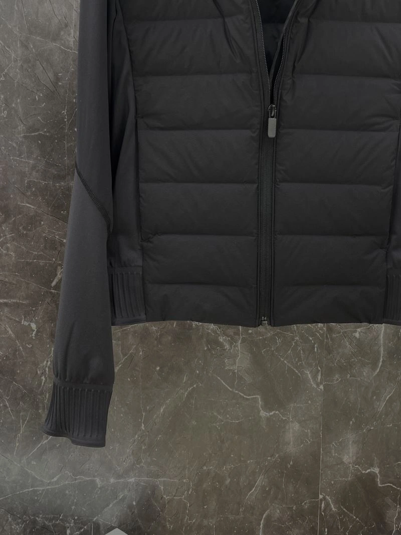 Sporty Moncler Down Jackets 144652