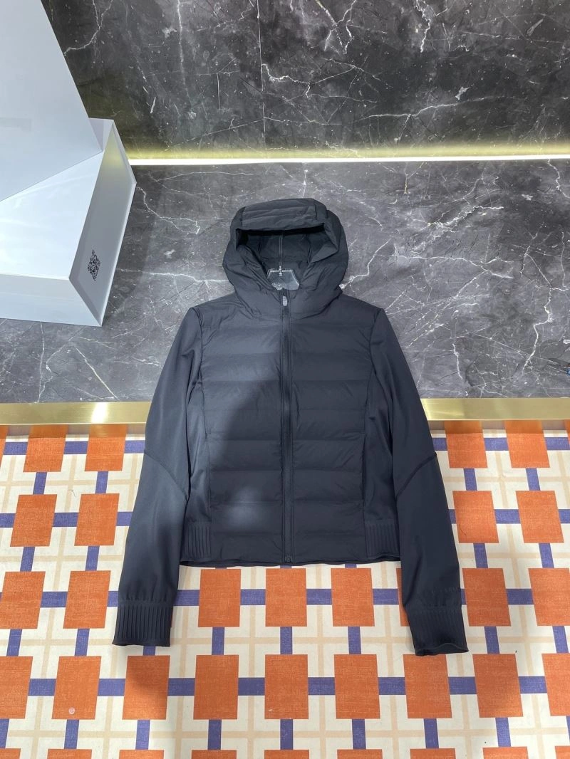 Sporty Moncler Down Jackets 144652