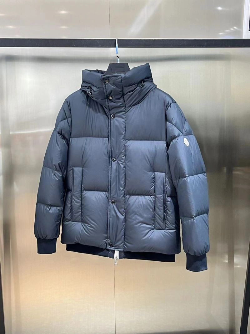 Moncler Down Jackets Versatile 144658
