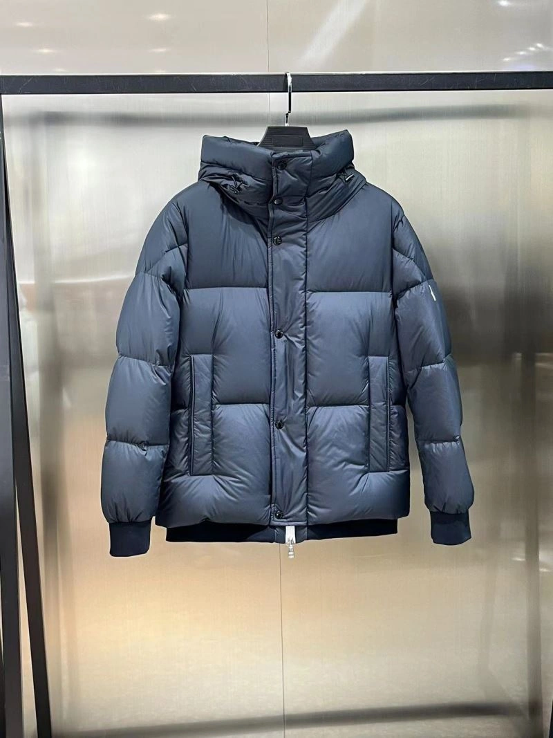 Moncler Down Jackets Versatile 144658