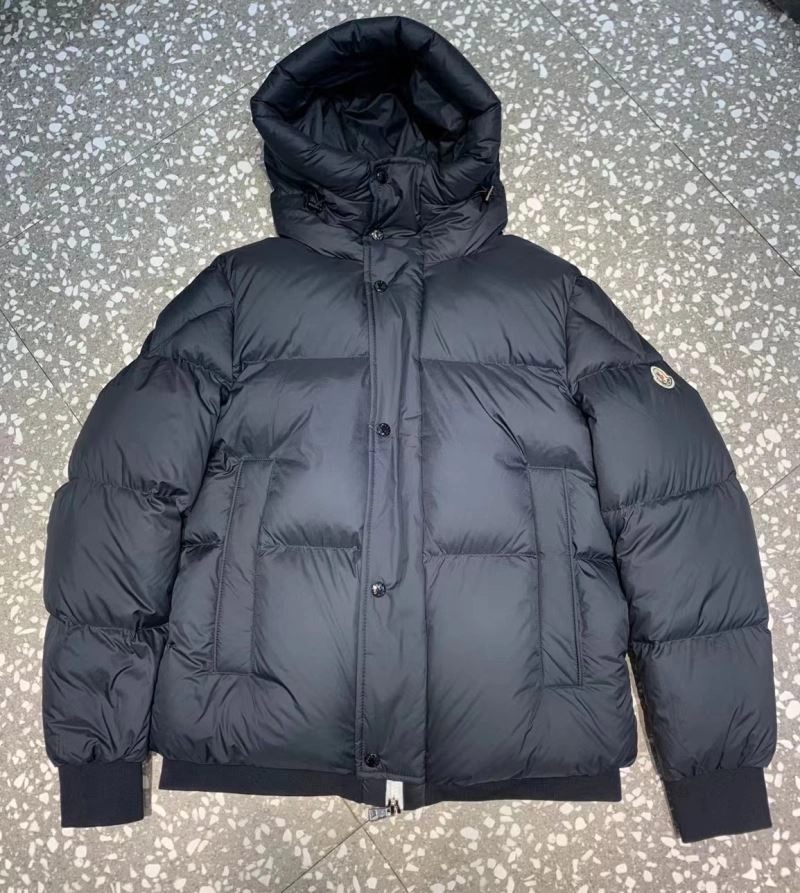 Moncler Down Jackets Versatile 144658