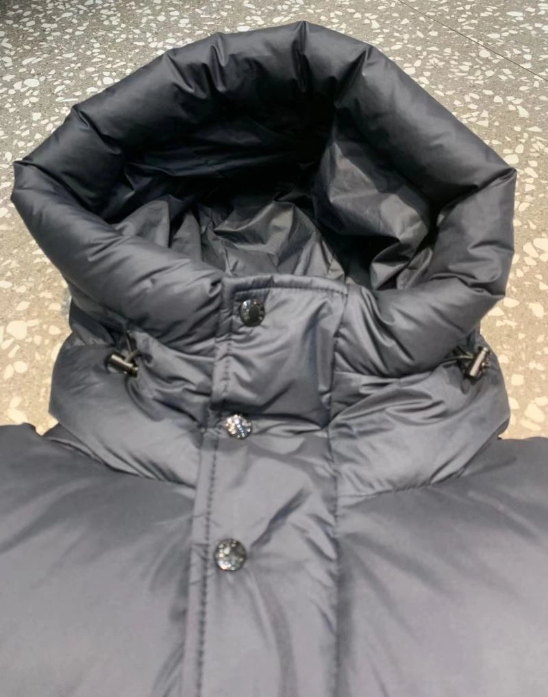 Moncler Down Jackets Versatile 144658