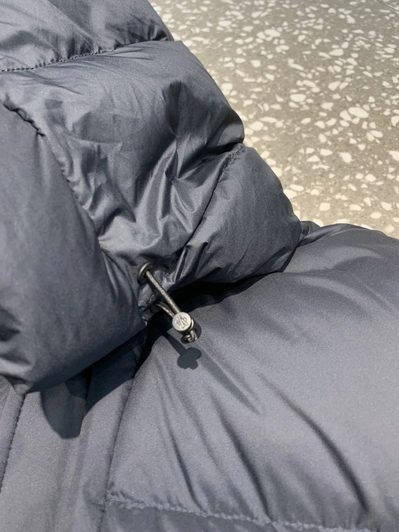 Moncler Down Jackets Versatile 144658