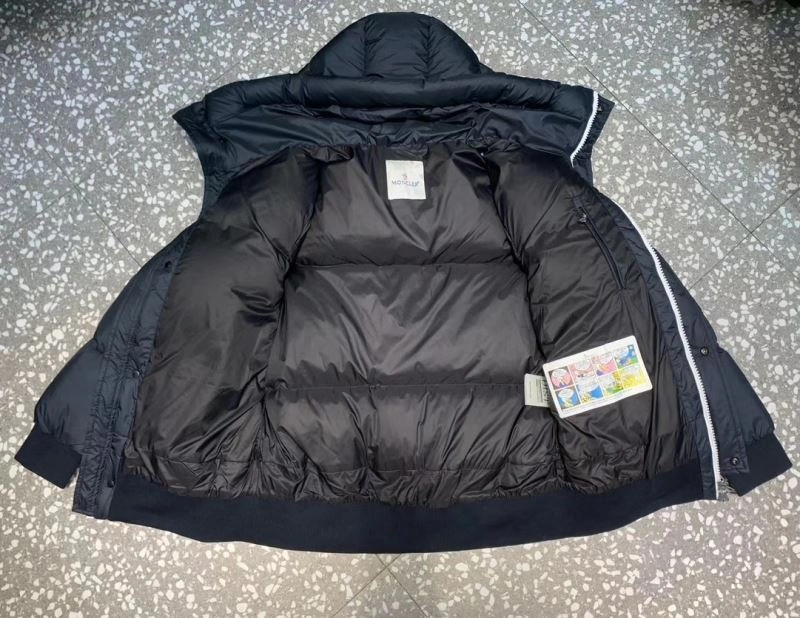 Moncler Down Jackets Versatile 144658