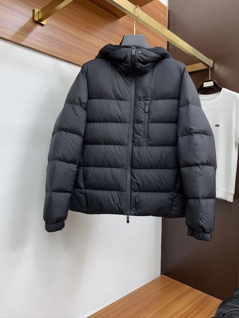 Moncler Down Jackets Trendsetting 144636