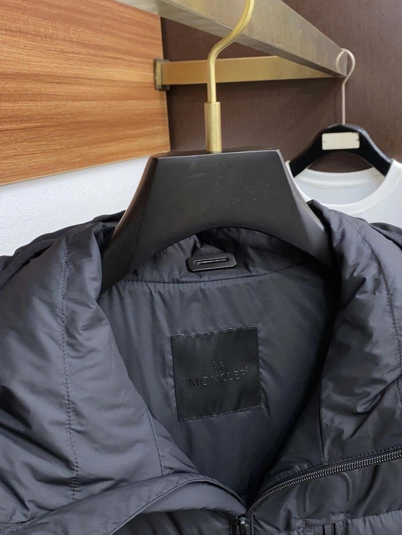 Moncler Down Jackets Trendsetting 144636