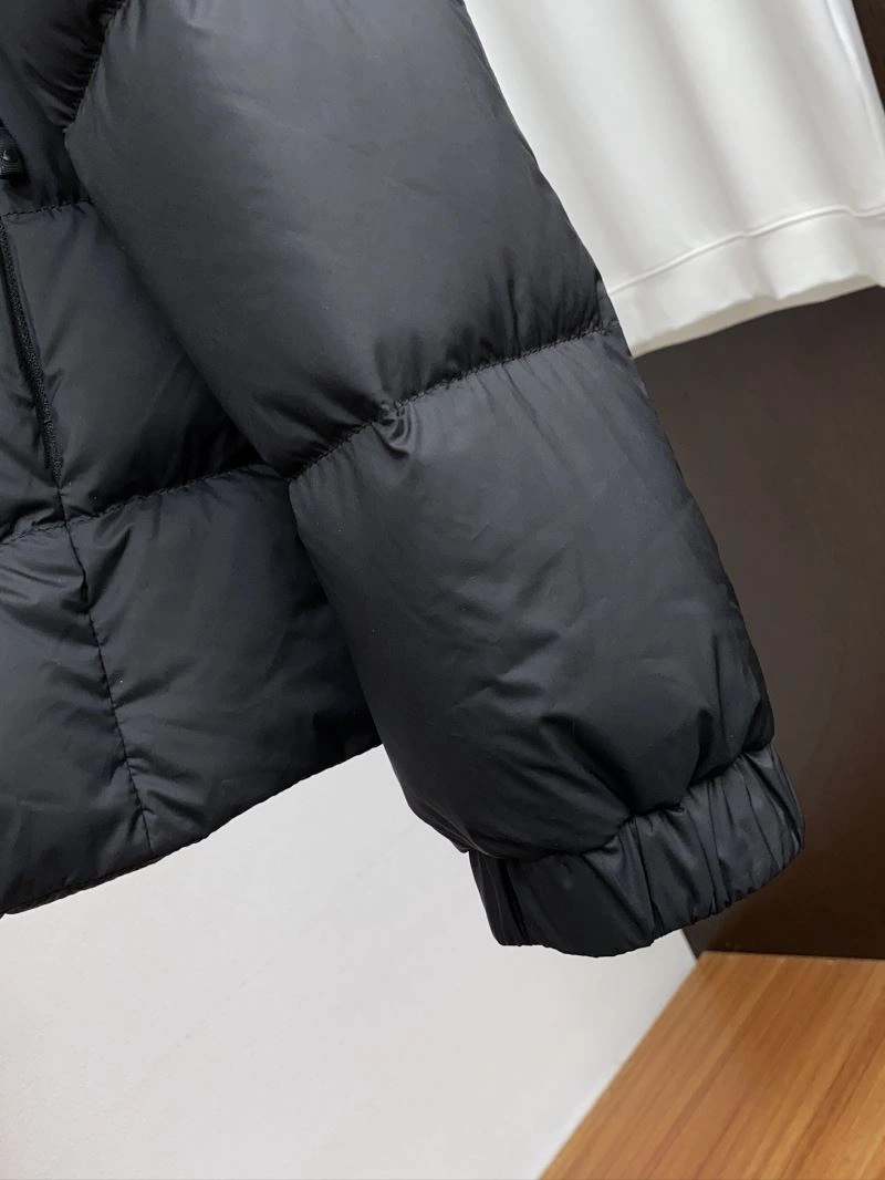 Moncler Down Jackets Trendsetting 144636