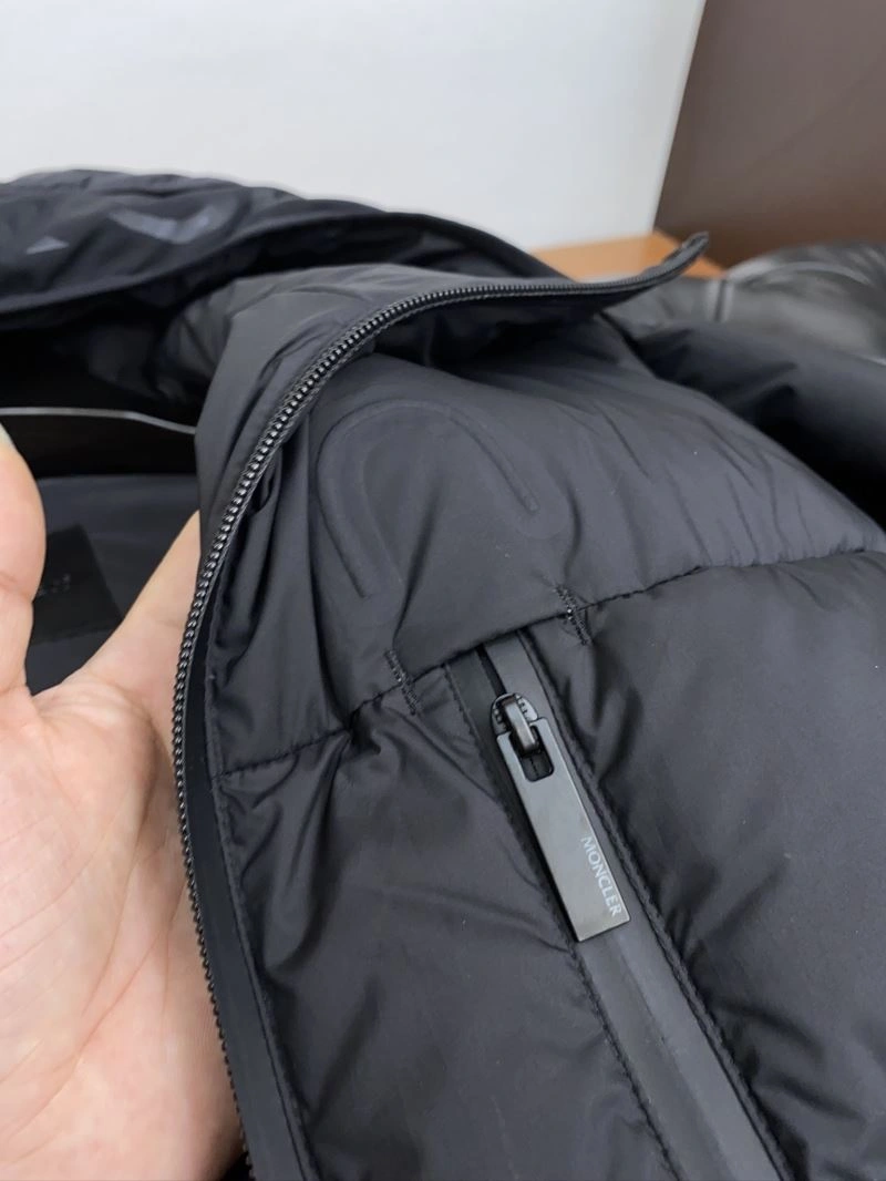 Moncler Down Jackets Trendsetting 144636
