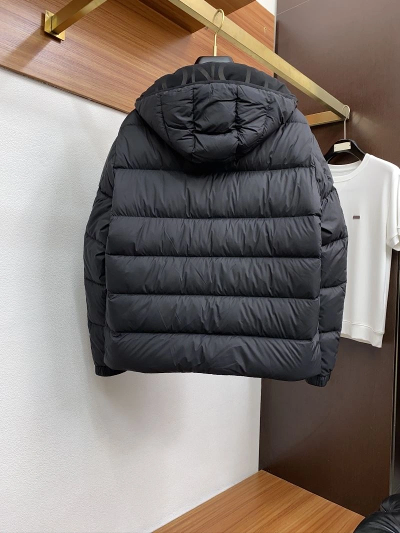 Moncler Down Jackets Trendsetting 144636