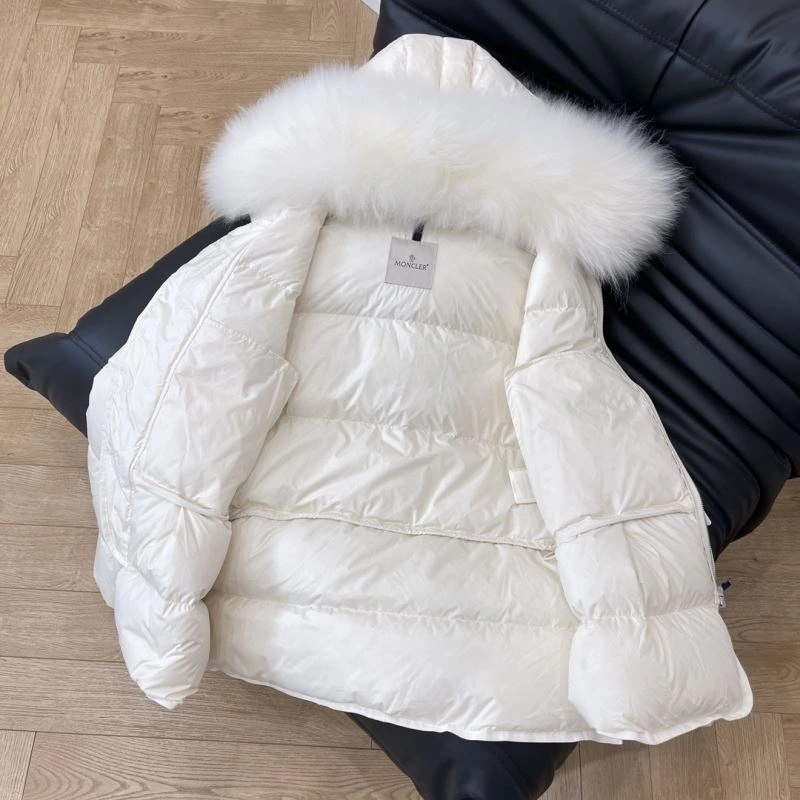Moncler Down Jackets Supportive 144634