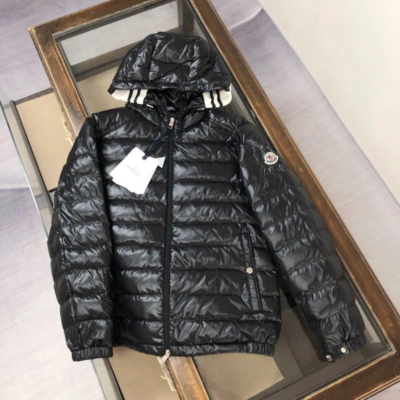 Moncler Down Jackets Supportive 144613