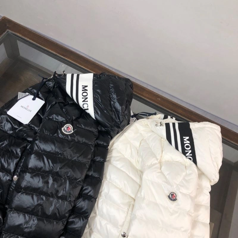 Moncler Down Jackets Supportive 144613