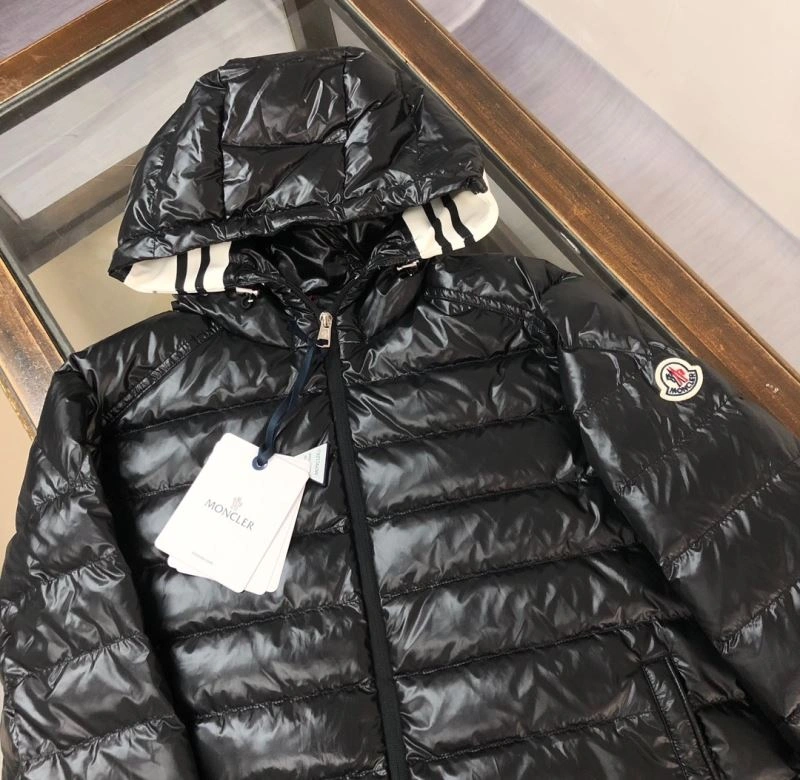 Moncler Down Jackets Supportive 144613