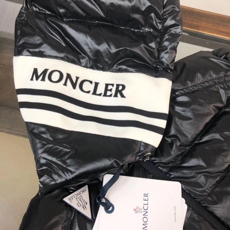 Moncler Down Jackets Supportive 144613