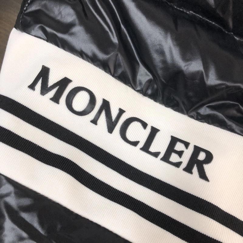 Moncler Down Jackets Supportive 144613