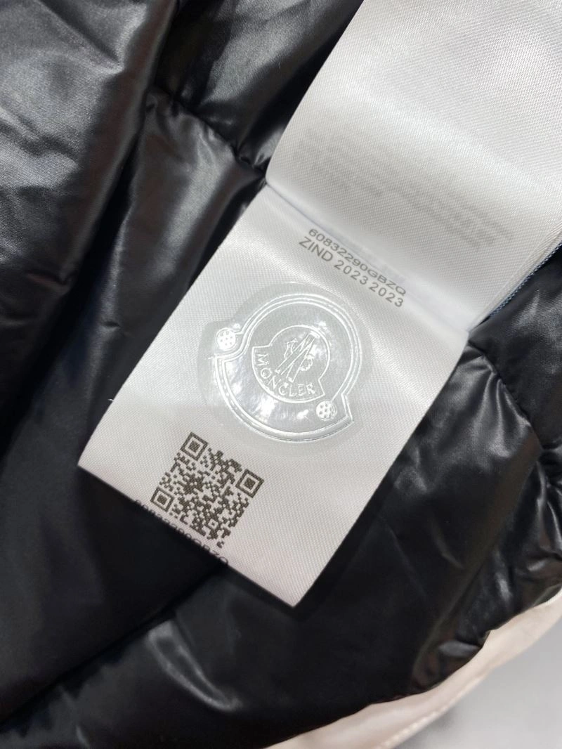 Moncler Down Jackets SmoothTexture 144614