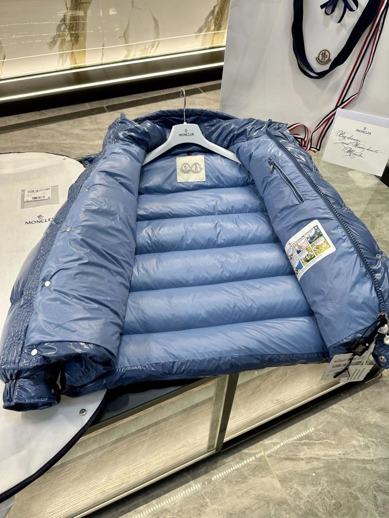 Moncler Down Jackets Sporty 144609
