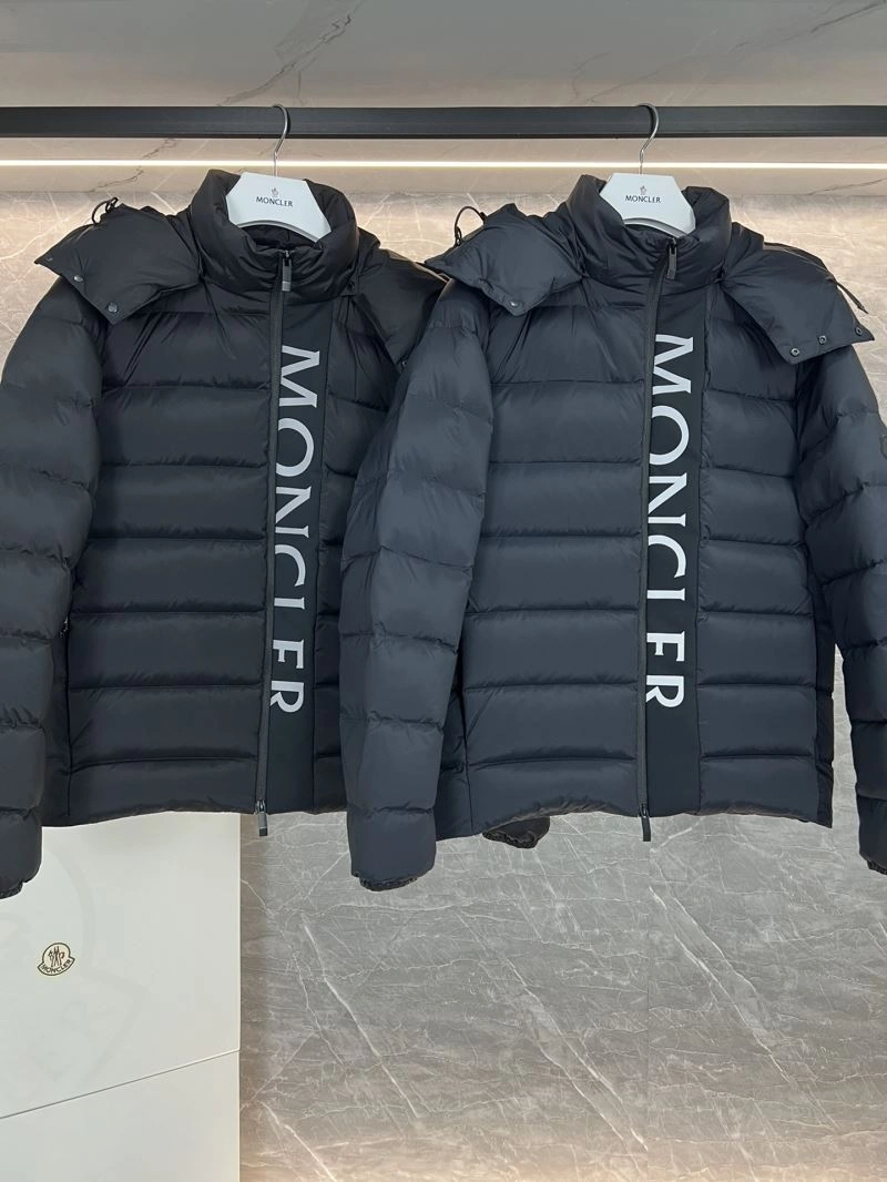 Moncler Down Jackets Fashionable 144603