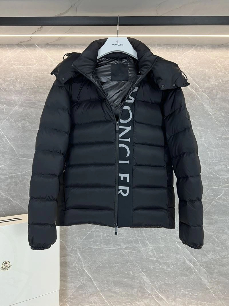 Moncler Down Jackets Fashionable 144603