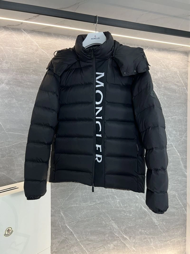 Moncler Down Jackets Fashionable 144603