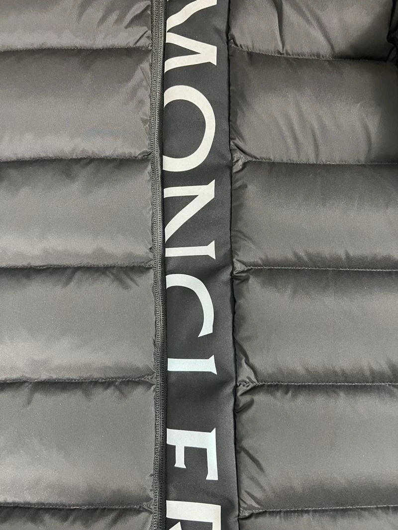 Practical Moncler Down Jackets 144601