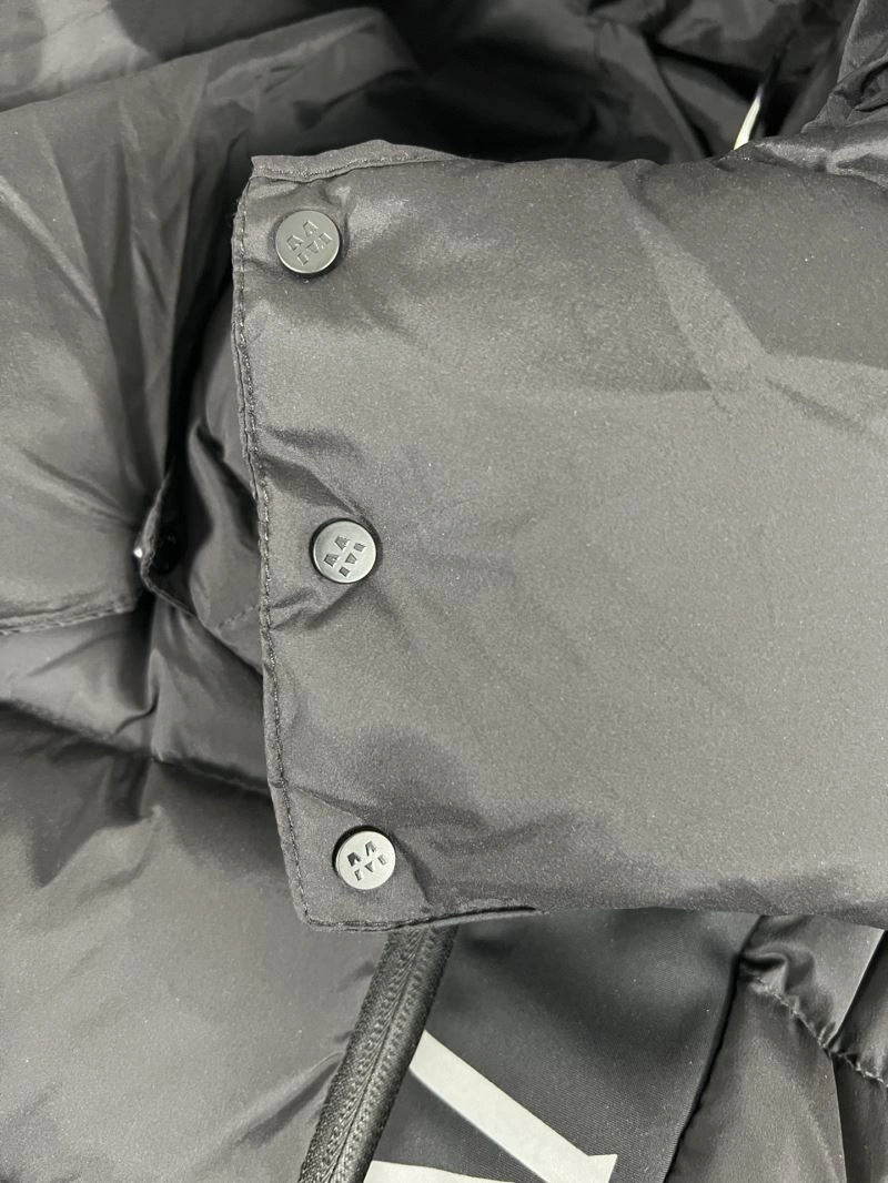 Practical Moncler Down Jackets 144601