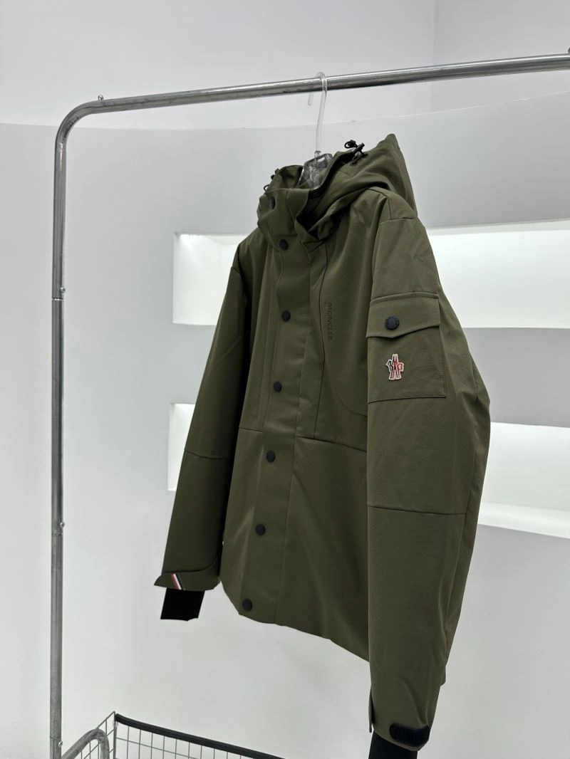 Moncler Down Jackets Sporty 144573