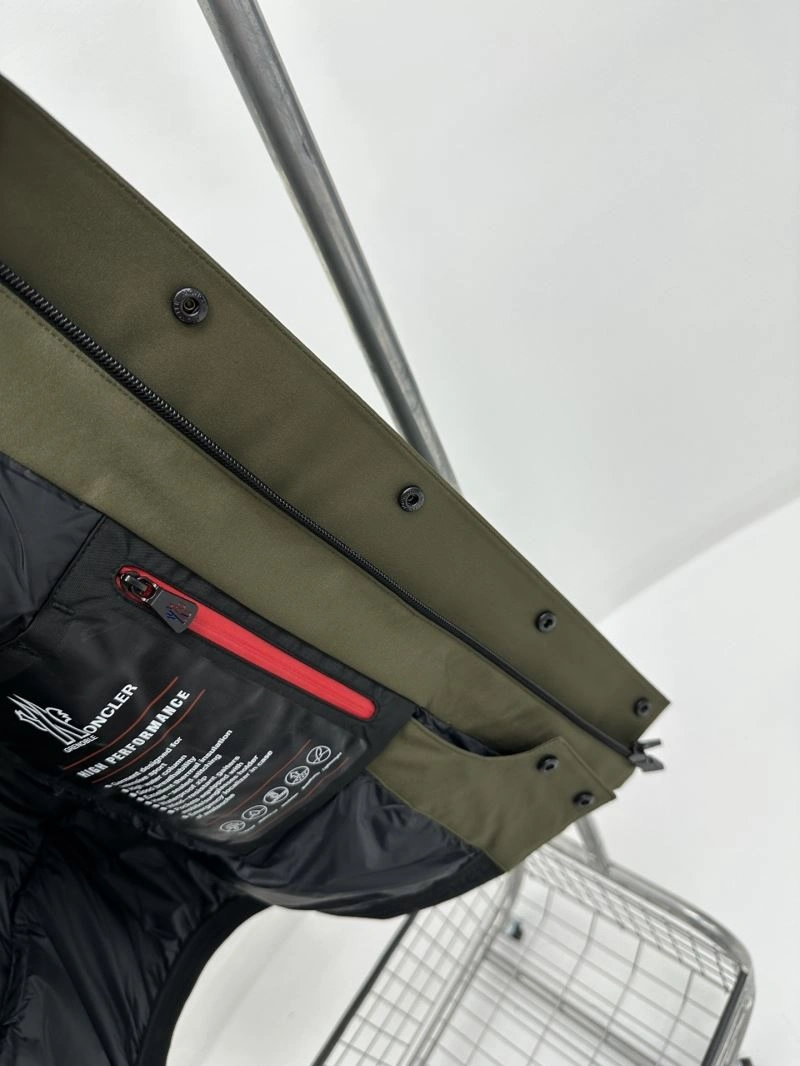 Moncler Down Jackets Sporty 144573