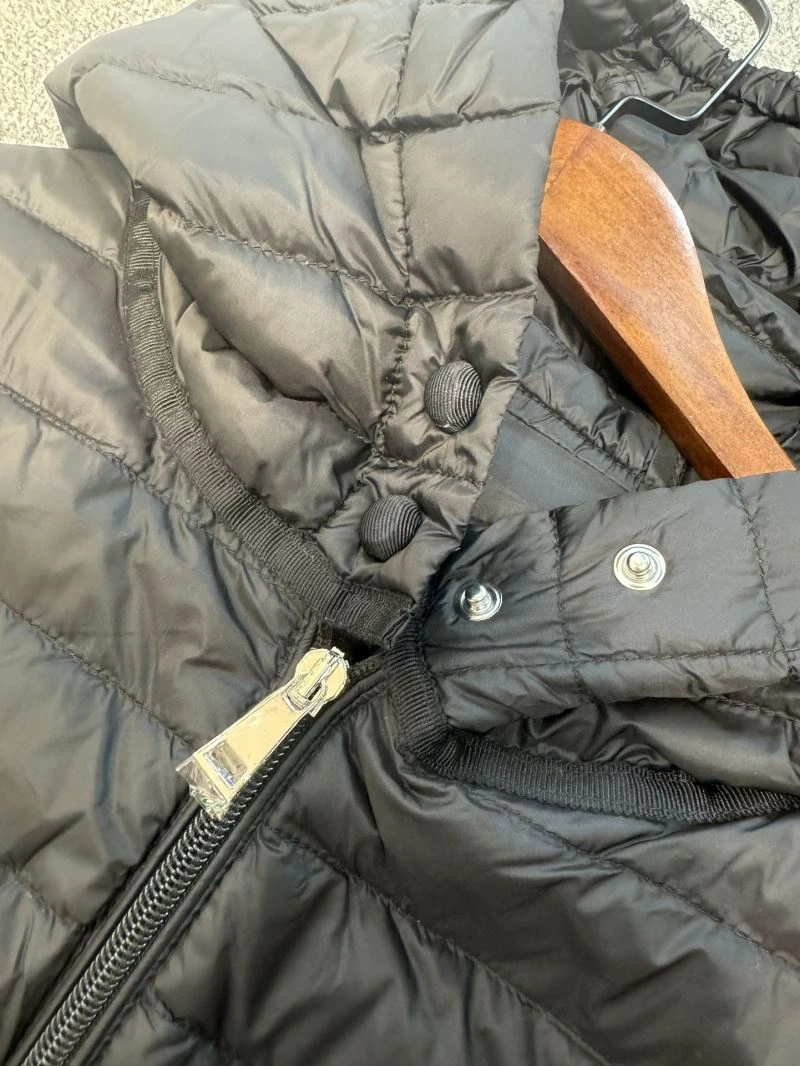 Vibrant Moncler Down Jackets 144558