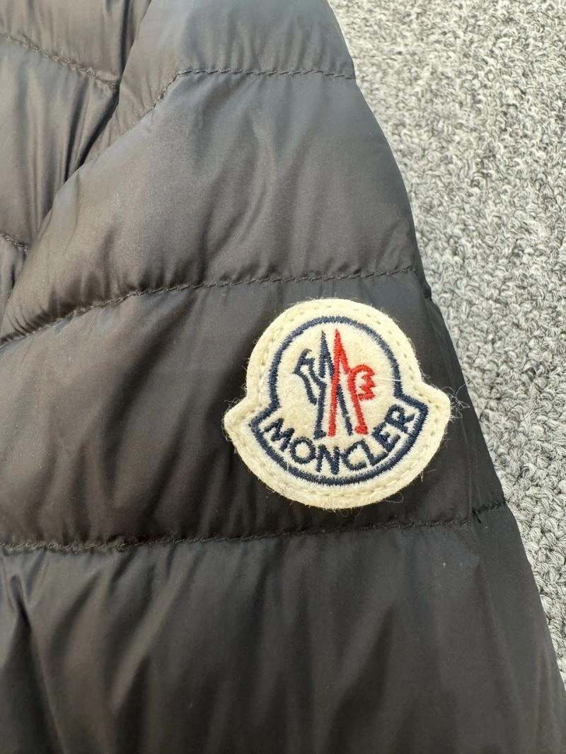 Vibrant Moncler Down Jackets 144558